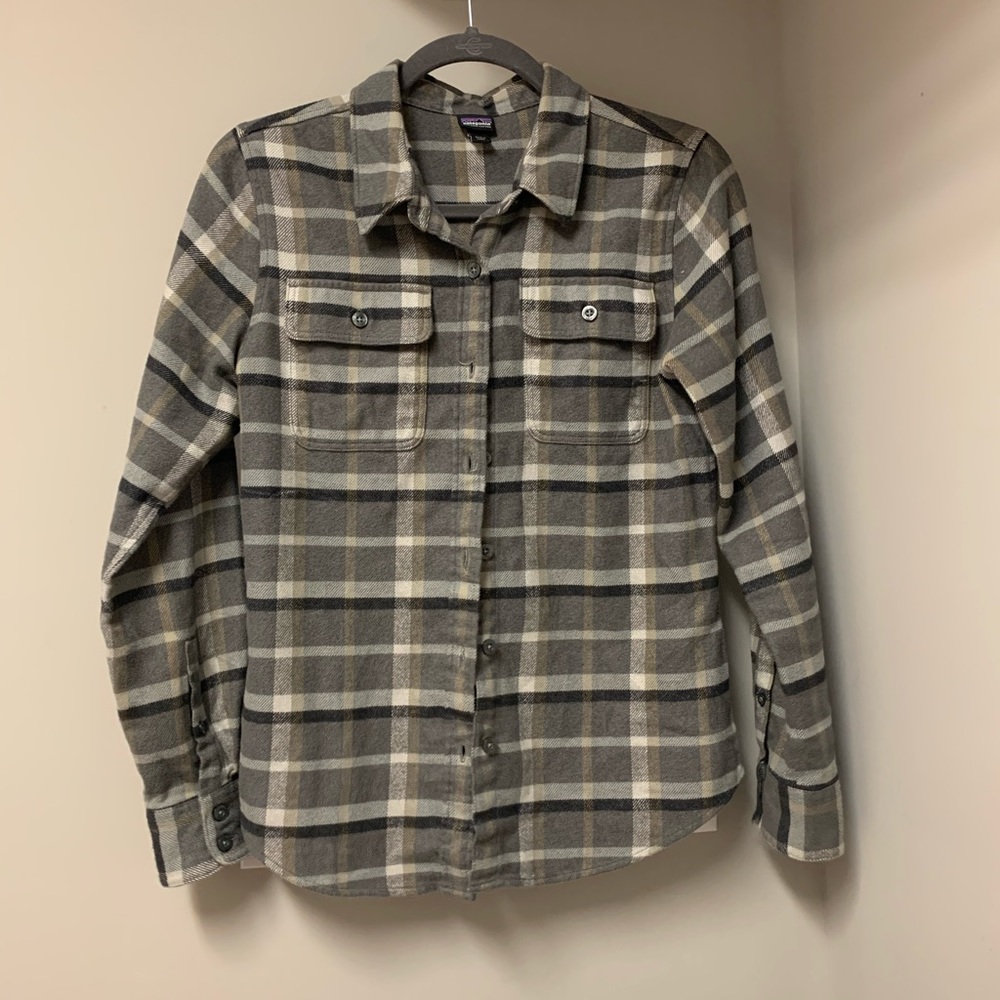 Patagonia plaid long sleeve shirt!